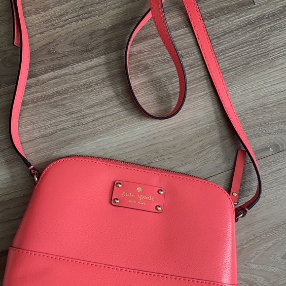 kate spade Handbags - Authentic Kate Spade crossbody EUC